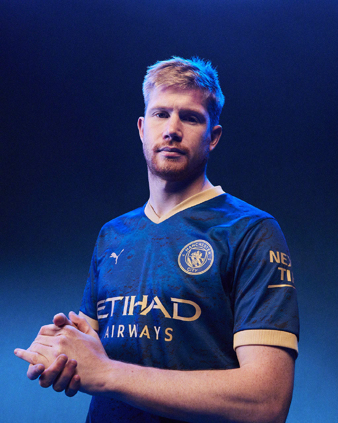 35岁的哈维远在卡塔尔，