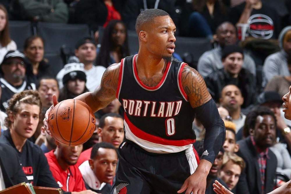 篮球赛季中 篮球赛季中