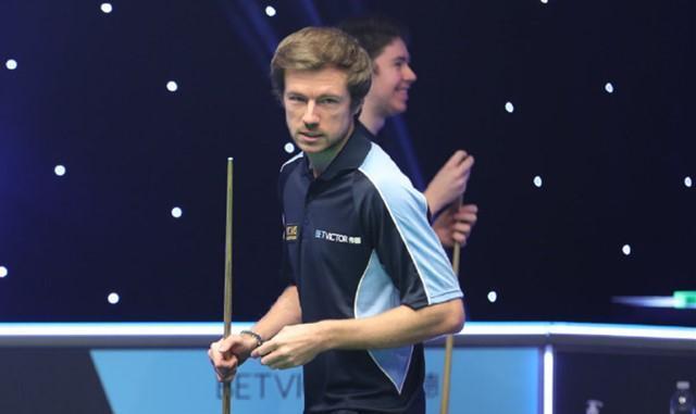 他倍感沮丧 他倍感沮丧